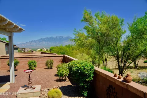 2043 W Demetrie Canyon Dr, Green Valley, AZ 85622