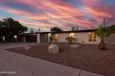 352 N Kent Dr, Tucson, AZ 85710