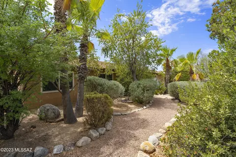 6372 N Caravan Ln, Tucson, AZ 85704