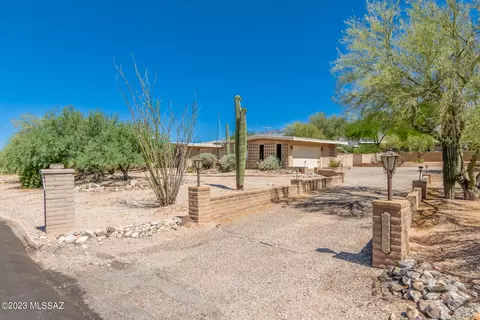 3862 N Gunnison Dr, Tucson, AZ 85749