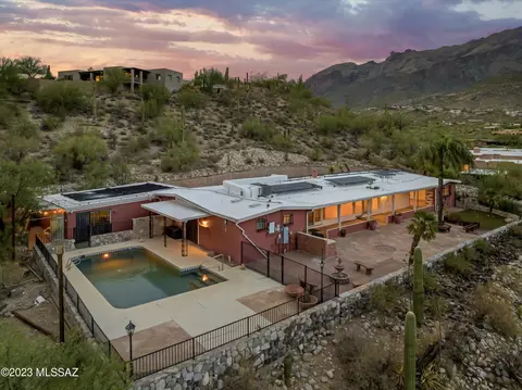 6501 N Columbus Blvd, Tucson, AZ 85718