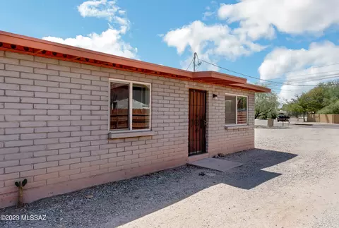 1402 W Fresno St, Tucson, AZ 85745