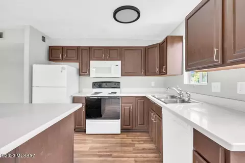 6525 E Calle La Paz #D, Tucson, AZ 85715
