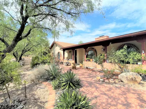 1042 Lucia Ct, Rio Rico, AZ 85648