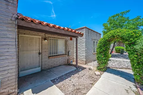 3646 E Blacklidge Dr #10, Tucson, AZ 85716
