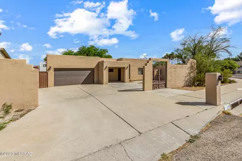 2056 W Rainbow Ridge Rd, Tucson, AZ 85745