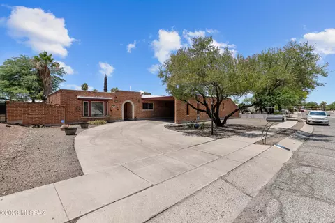 650 S Woodstock Dr, Tucson, AZ 85710