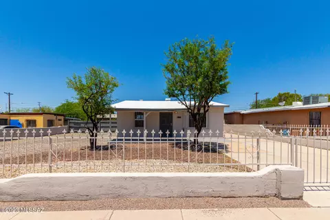 802 W Budmoore Ter, Tucson, AZ 85705