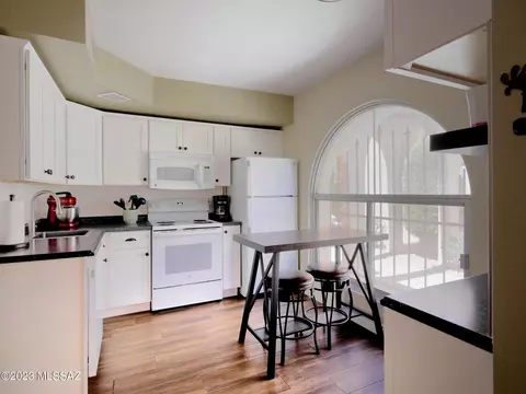 102 W Calle Del Ano, Green Valley, AZ 85614