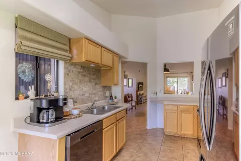 7733 E Roget Dr, Tucson, AZ 85710 photo 7
