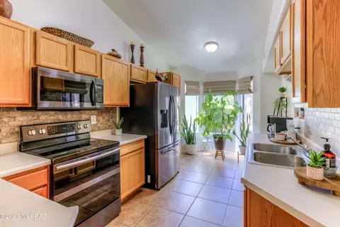 7733 E Roget Dr, Tucson, AZ 85710