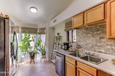 7733 E Roget Dr, Tucson, AZ 85710 photo 8