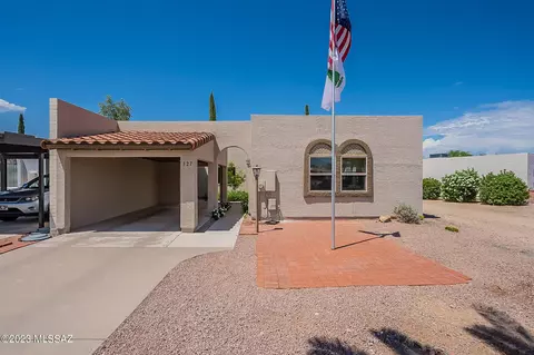 327 N Calle Del Chancero, Green Valley, AZ 85614