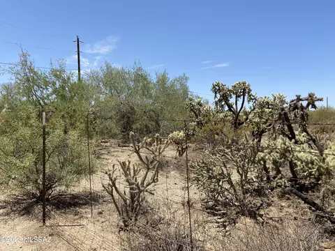 7765 N Lydia Ave, Tucson, AZ 85743