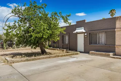 6742 E Hawk Dr, Tucson, AZ 85730