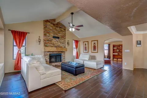 9825 E Harmony Ln, Tucson, AZ 85748 photo 5