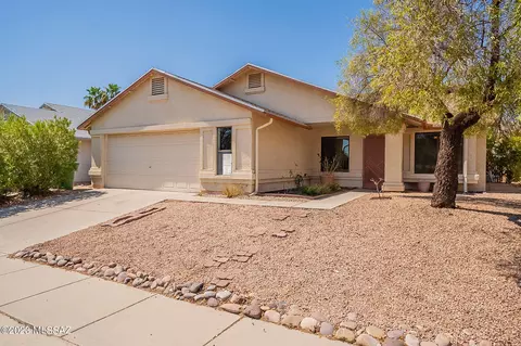 2800 W Redmond Dr, Tucson, AZ 85742