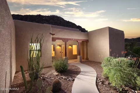 8206 W Circulo De Los Morteros, Tucson, AZ 85743