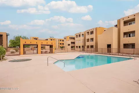 1810 E Blacklidge Dr #402, Tucson, AZ 85719