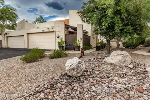 2114 N Calle De La Cienega, Tucson, AZ 85715
