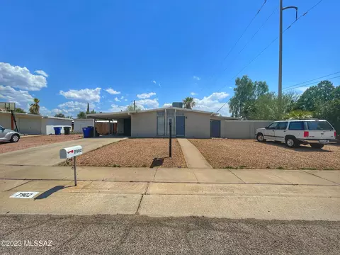 7902 E Julia Pl, Tucson, AZ 85710