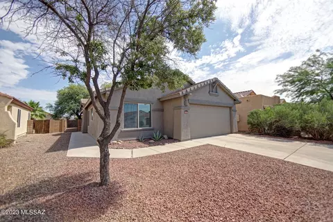 7932 W Sacramento Hill Dr, Tucson, AZ 85743