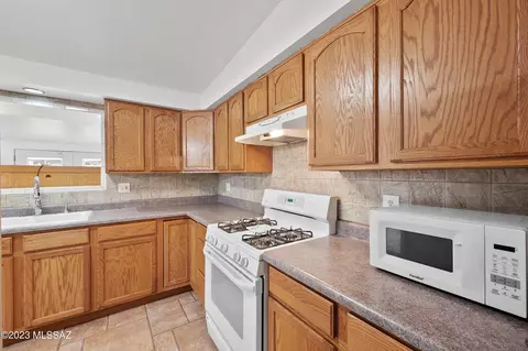 6321 E Baylor Dr, Tucson, AZ 85710 photo 8
