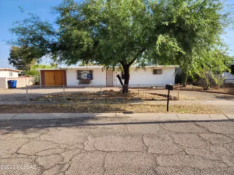 6321 E Baylor Dr, Tucson, AZ 85710 photo 2