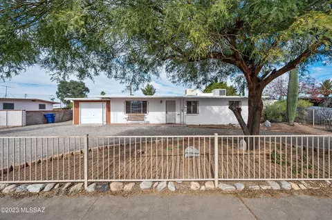6321 E Baylor Dr, Tucson, AZ 85710