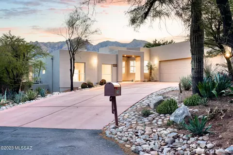 5780 N Calle De Los Camarones, Tucson, AZ 85718
