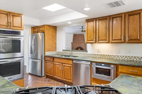 6610 N Harran Dr, Tucson, AZ 85704 photo 4