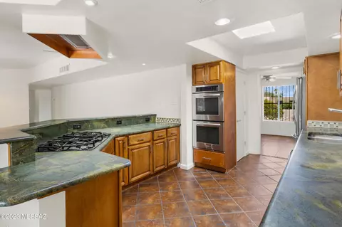 6610 N Harran Dr, Tucson, AZ 85704 photo 3