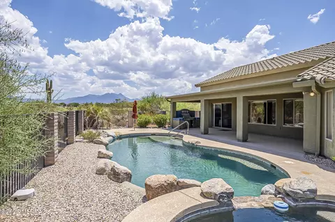 1724 N Oak Hill Ln, Green Valley, AZ 85614