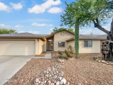 2519 W Camino De Las Grutas, Tucson, AZ 85742