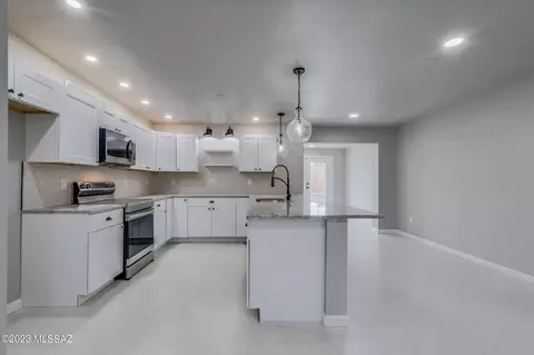 2742 S Jaguar Rd, Tucson, AZ 85730