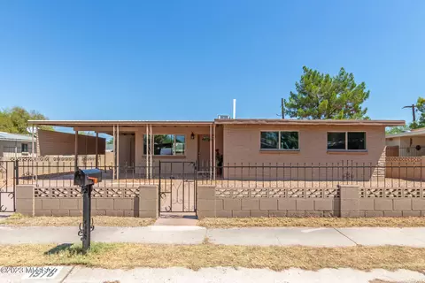 1978 W La Osa St, Tucson, AZ 85705