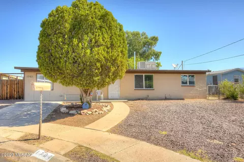 1702 W Root Ln, Tucson, AZ 85705