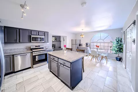 6701 E 38th St, Tucson, AZ 85730