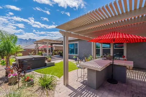 669 E Romsdalen Rd, Oro Valley, AZ 85755