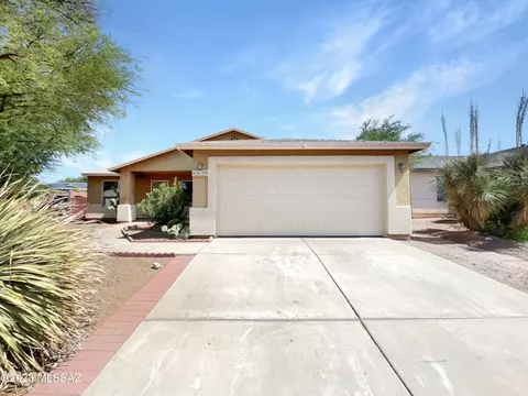 10195 E Rainbow Meadow Dr, Tucson, AZ 85747