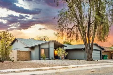 7620 S Camino Escarpado, Tucson, AZ 85746