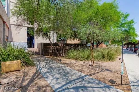 1001 E 17th St #211, Tucson, AZ 85719