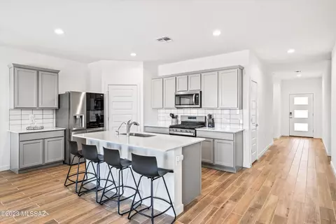 11112 S Weismann Dr, Vail, AZ 85641
