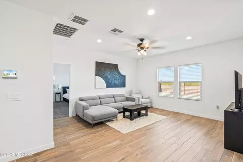 11112 S Weismann Dr, Vail, AZ 85641 photo 5