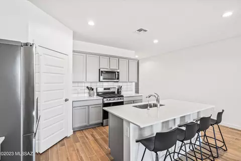 11112 S Weismann Dr, Vail, AZ 85641 photo 9