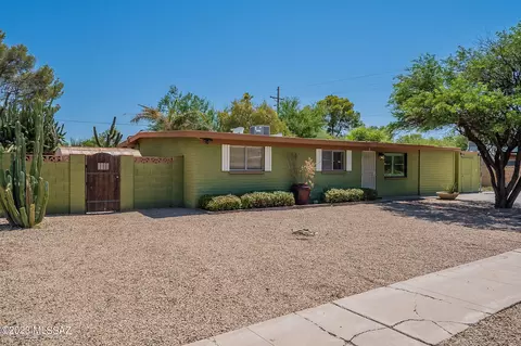 210 E Bromley St, Tucson, AZ 85704