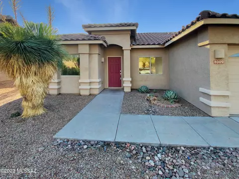 8009 N Higgins Feather Dr, Tucson, AZ 85743