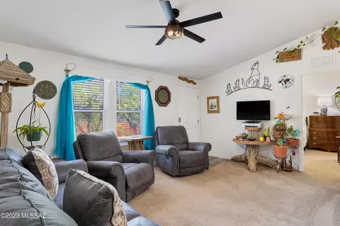 16523 N Columbus Blvd, Tucson, AZ 85739