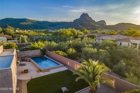 8107 N Night Pony Dr, Tucson, AZ 85743