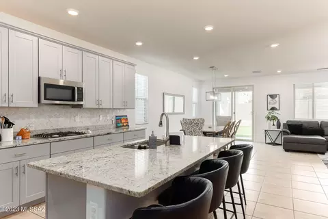 3298 W Sunlit Peak Dr, Oro Valley, AZ 85742